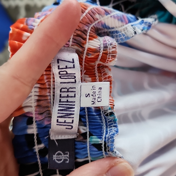 Jennifer Lopez off shoulder dress - Picture 3 of 3